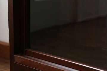 アンティーク家具　アンティーク 薄型ガラス収納棚(飾り棚、食器棚)