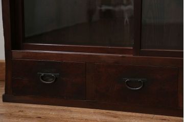 アンティーク家具　アンティーク 薄型ガラス収納棚(飾り棚、食器棚)