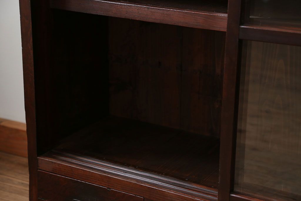 アンティーク家具　アンティーク 薄型ガラス収納棚(飾り棚、食器棚)