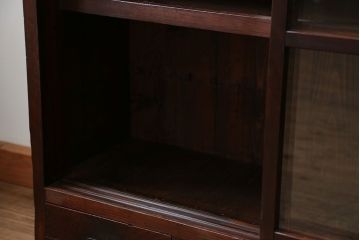 アンティーク家具　アンティーク 薄型ガラス収納棚(飾り棚、食器棚)