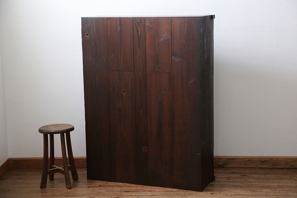 アンティーク家具　アンティーク 薄型ガラス収納棚(飾り棚、食器棚)