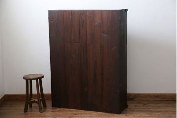 アンティーク家具　アンティーク 薄型ガラス収納棚(飾り棚、食器棚)