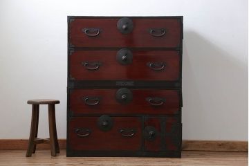 アンティーク家具　古民具・骨董 漆のキレイな二段重ね時代箪笥