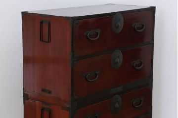 アンティーク家具　古民具・骨董 漆のキレイな二段重ね時代箪笥