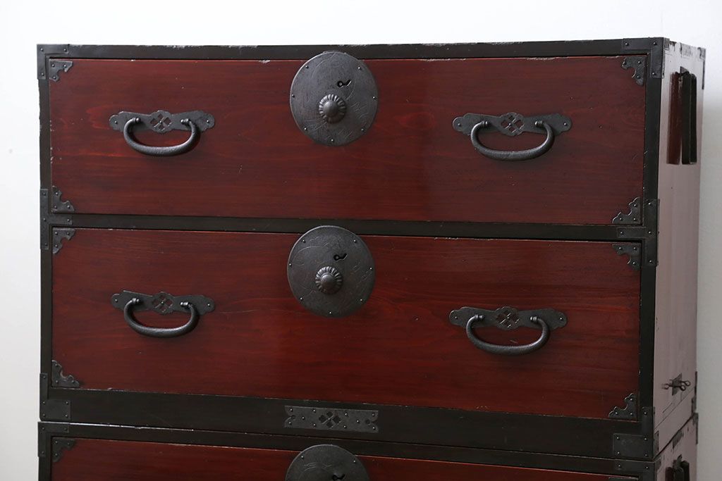 アンティーク家具　古民具・骨董 漆のキレイな二段重ね時代箪笥