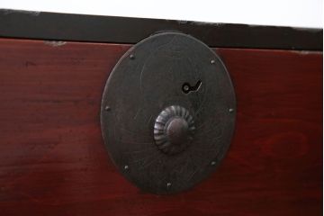 アンティーク家具　古民具・骨董 漆のキレイな二段重ね時代箪笥