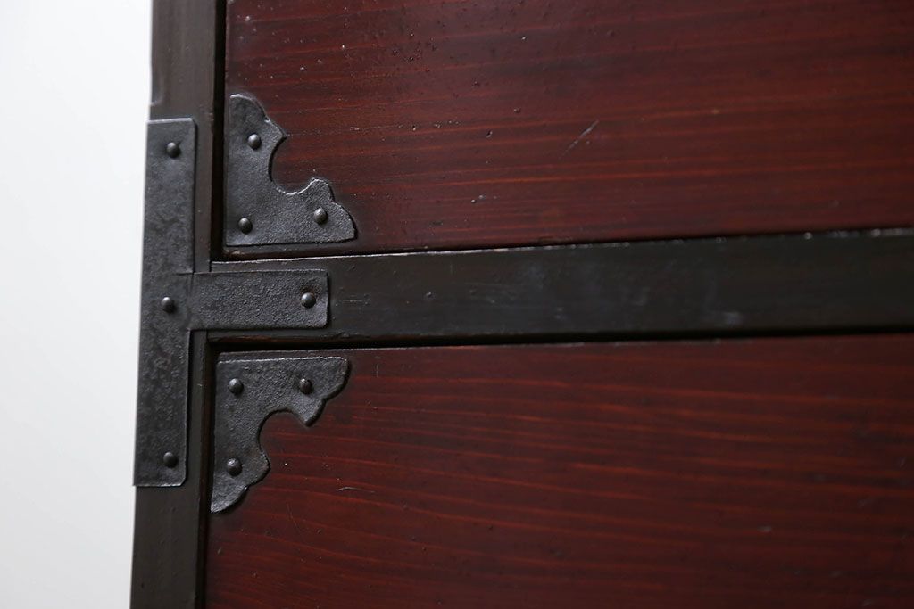 アンティーク家具　古民具・骨董 漆のキレイな二段重ね時代箪笥