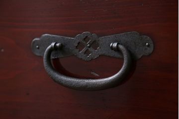 アンティーク家具　古民具・骨董 漆のキレイな二段重ね時代箪笥