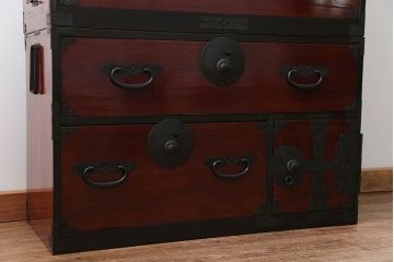 アンティーク家具　古民具・骨董 漆のキレイな二段重ね時代箪笥