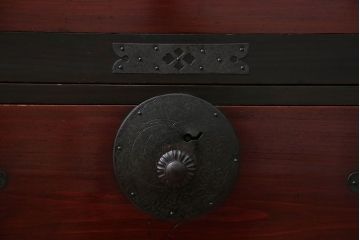 アンティーク家具　古民具・骨董 漆のキレイな二段重ね時代箪笥