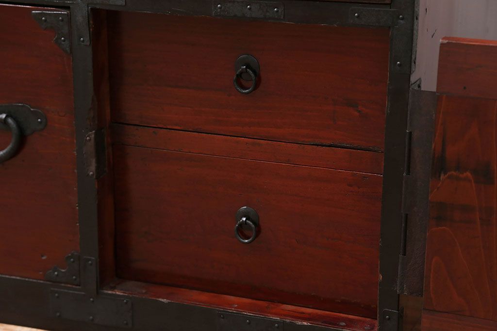 アンティーク家具　古民具・骨董 漆のキレイな二段重ね時代箪笥