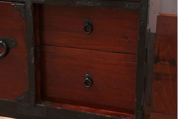 アンティーク家具　古民具・骨董 漆のキレイな二段重ね時代箪笥