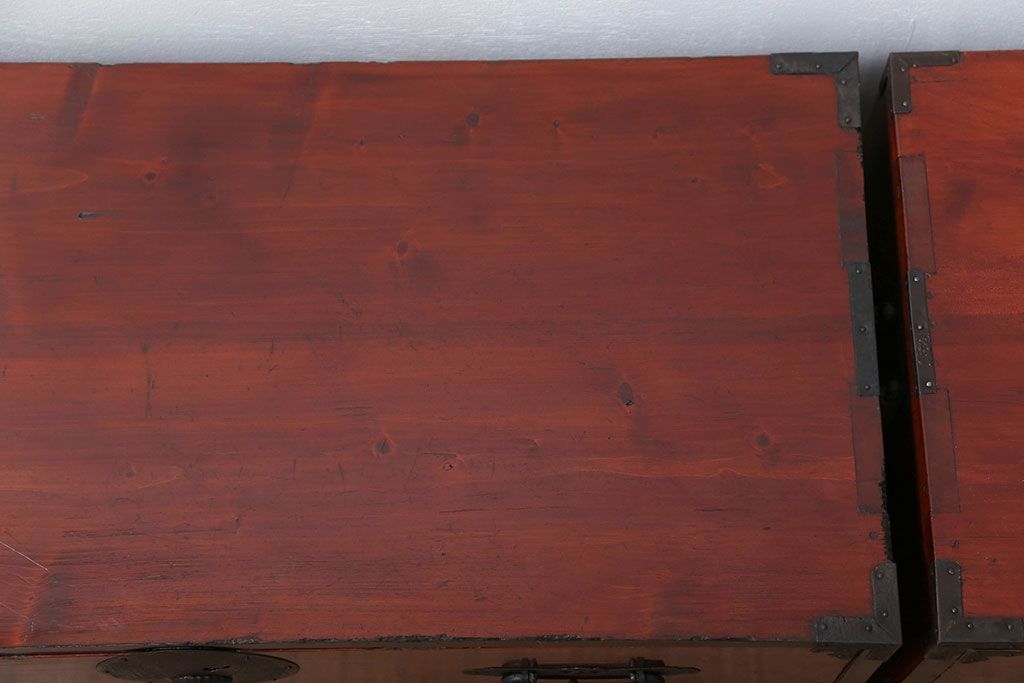 アンティーク家具　古民具・骨董 漆のキレイな二段重ね時代箪笥