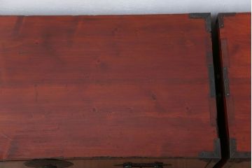 アンティーク家具　古民具・骨董 漆のキレイな二段重ね時代箪笥