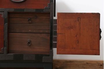 アンティーク家具　古民具・骨董 脚付き二本松箪笥ローチェスト(2)(時代箪笥ローボード)