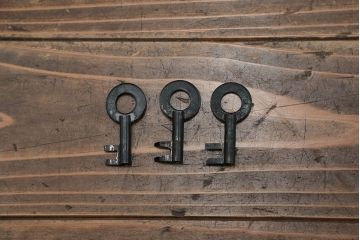 アンティーク家具　古民具・骨董 脚付き二本松箪笥ローチェスト(2)(時代箪笥ローボード)