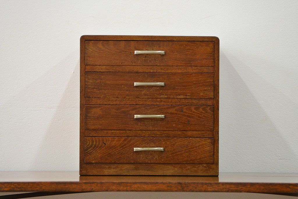 アンティーク家具　アンティーク 古いナラ材の4段小引き出し