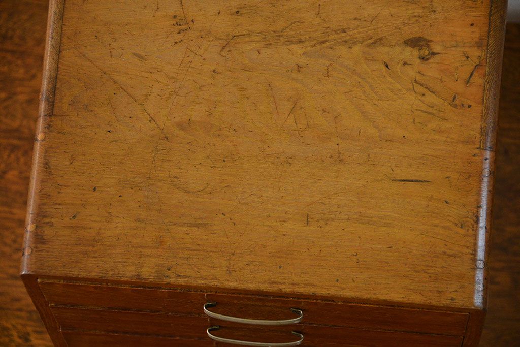 アンティーク家具　アンティーク 古いナラ材の4段小引き出し