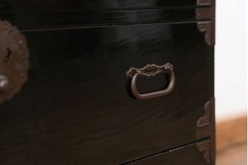 アンティーク家具　古民具・骨董 黒漆塗り 庄内箪笥ローボード(時代箪笥)