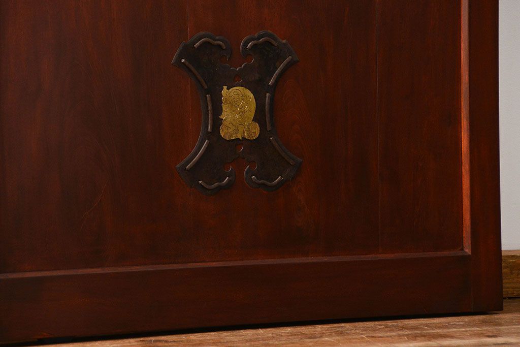 アンティーク 総欅材の重厚な蔵戸(扉、玄関戸)