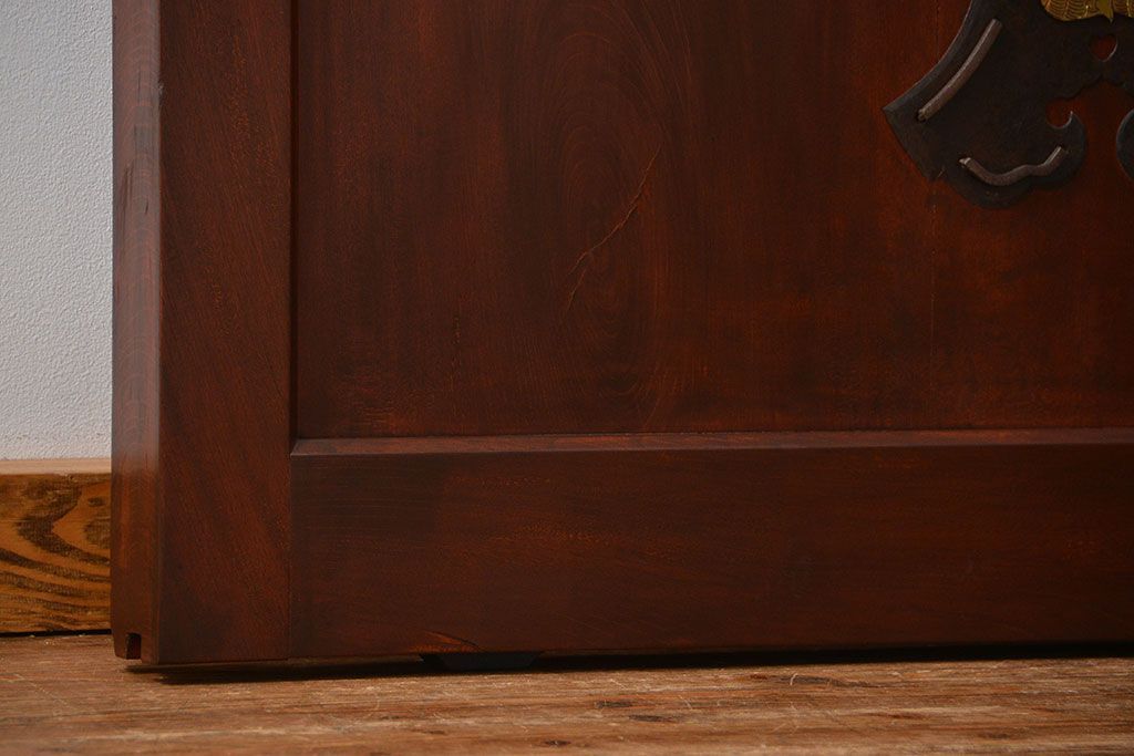 アンティーク 総欅材の重厚な蔵戸(扉、玄関戸)