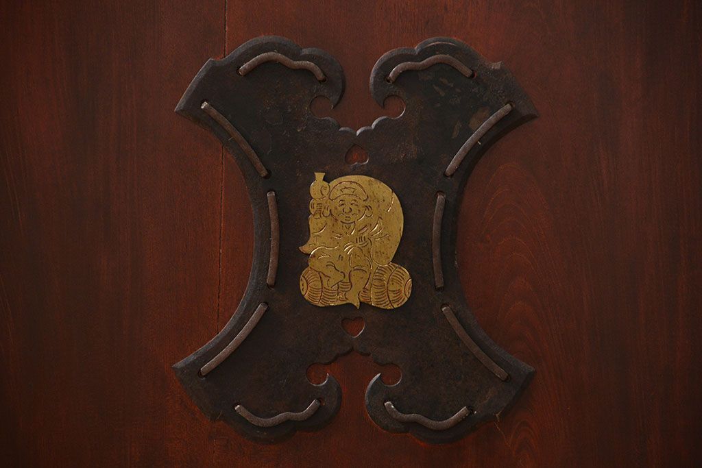 アンティーク 総欅材の重厚な蔵戸(扉、玄関戸)