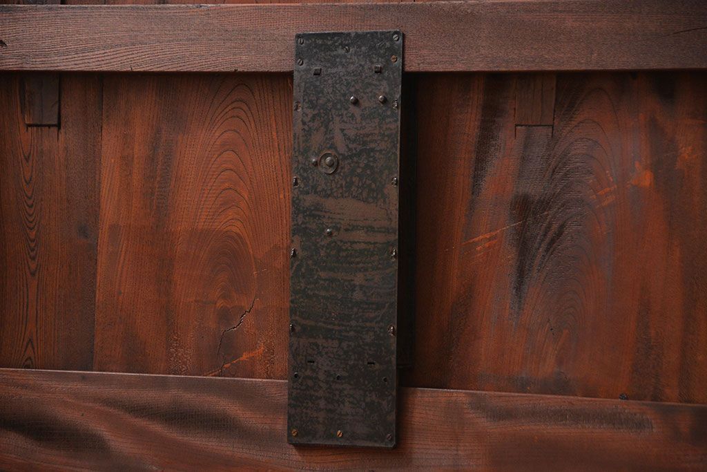 アンティーク 総欅材の重厚な蔵戸(扉、玄関戸)