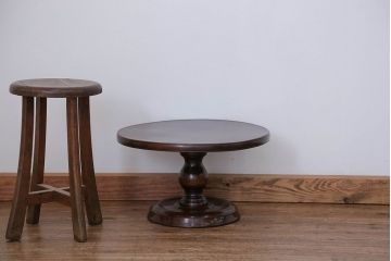 アンティーク家具　アンティーク 総欅材の回転サイドテーブル(花台、飾り台)