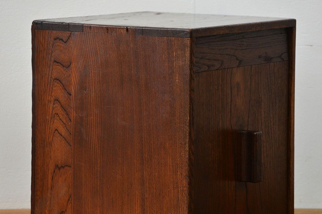 アンティーク家具　アンティーク 古い栓材の小さな慳貪(けんどん)扉 収納箱(小引き出し)