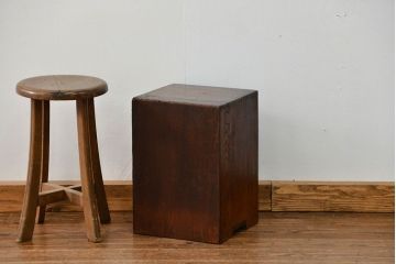 アンティーク家具　アンティーク 古い栓材の小さな慳貪(けんどん)扉 収納箱(小引き出し)