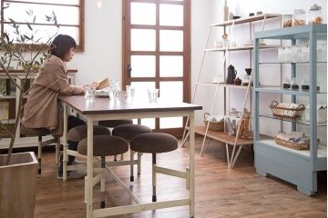 【ラフジュ工房オリジナル・格納スツールテーブル】　クッション座面の格納スツール6脚付き!ペイントアイアンレッグ作業台