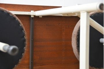 【ラフジュ工房オリジナル・格納スツールテーブル】　クッション座面の格納スツール6脚付き!ペイントアイアンレッグ作業台