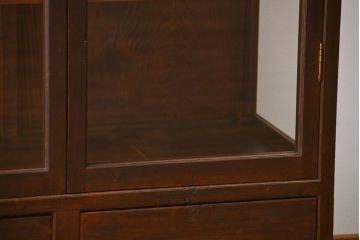 アンティーク家具　アンティーク 三面ガラスの大振りな収納棚(ガラスケース、ショーケース)