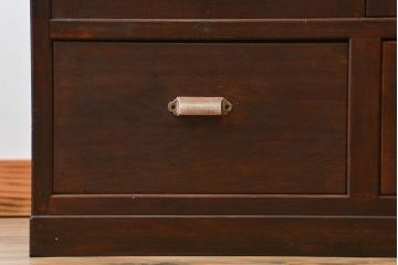 アンティーク家具　アンティーク 三面ガラスの大振りな収納棚(ガラスケース、ショーケース)