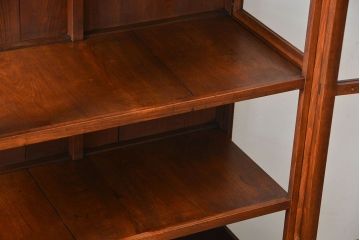 アンティーク家具　アンティーク 三面ガラスの大振りな収納棚(ガラスケース、ショーケース)