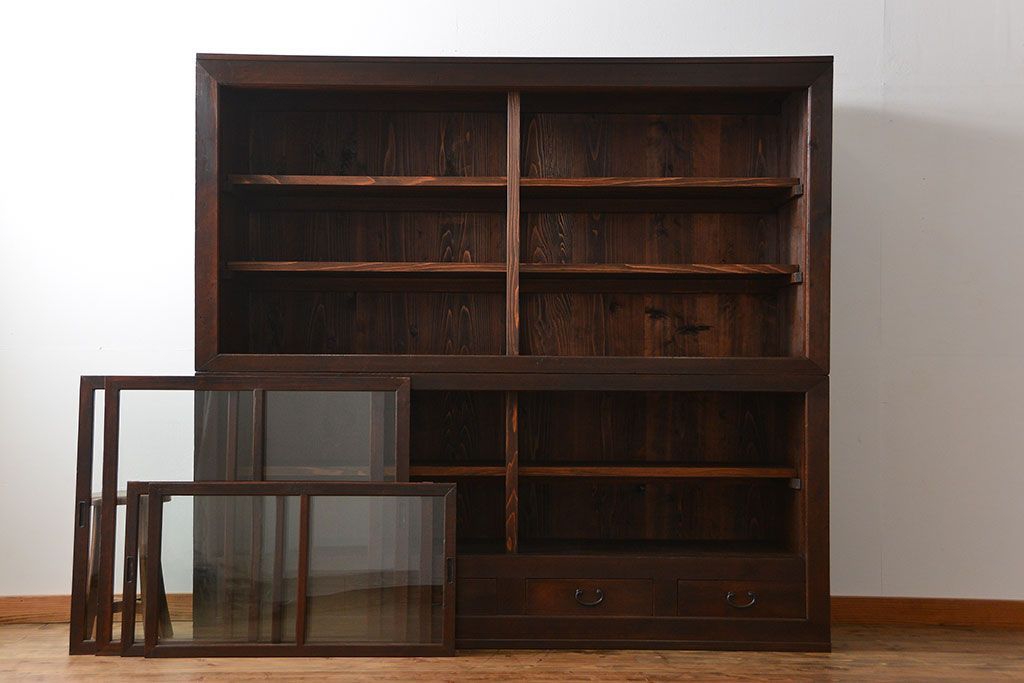 アンティーク家具　古民具・骨董 太い框組みの大きなガラス収納棚(ガラスケース、食器棚、水屋箪笥)