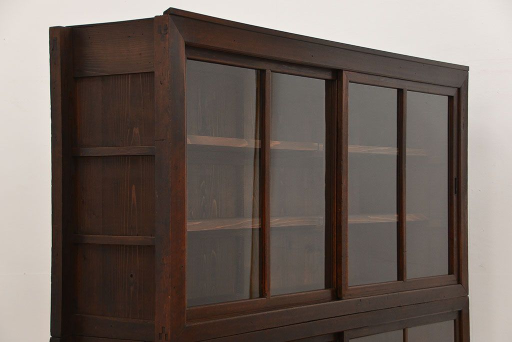 アンティーク家具　古民具・骨董 太い框組みの大きなガラス収納棚(ガラスケース、食器棚、水屋箪笥)