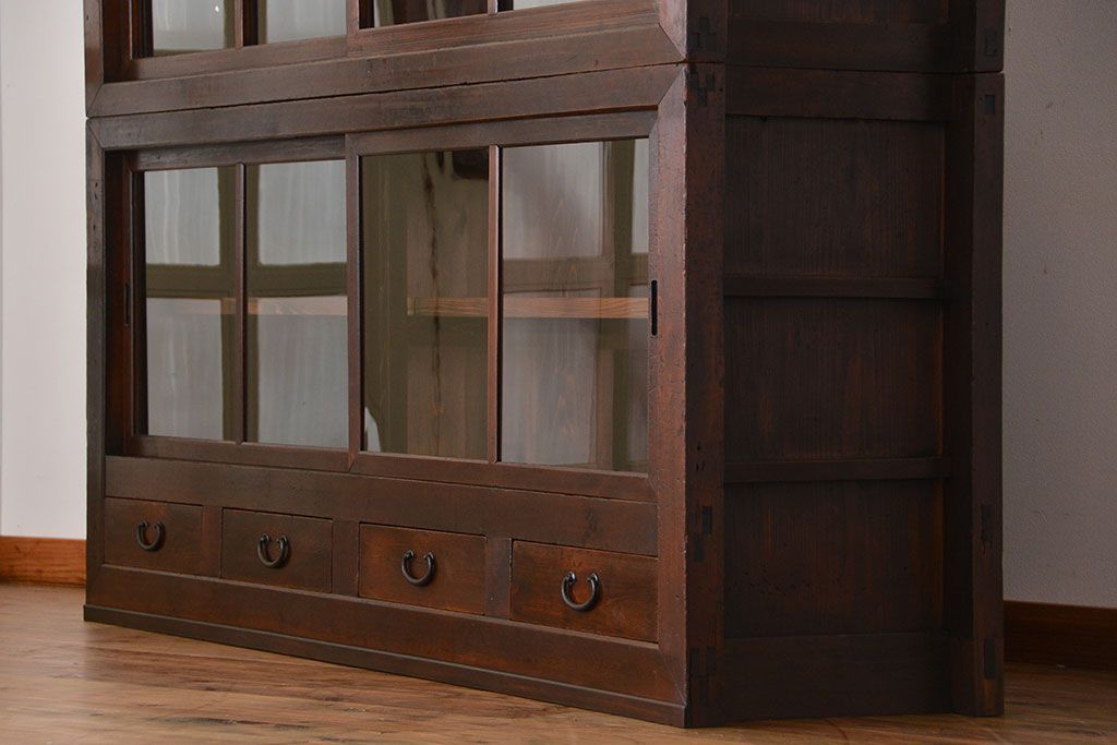 アンティーク家具　古民具・骨董 太い框組みの大きなガラス収納棚(ガラスケース、食器棚、水屋箪笥)