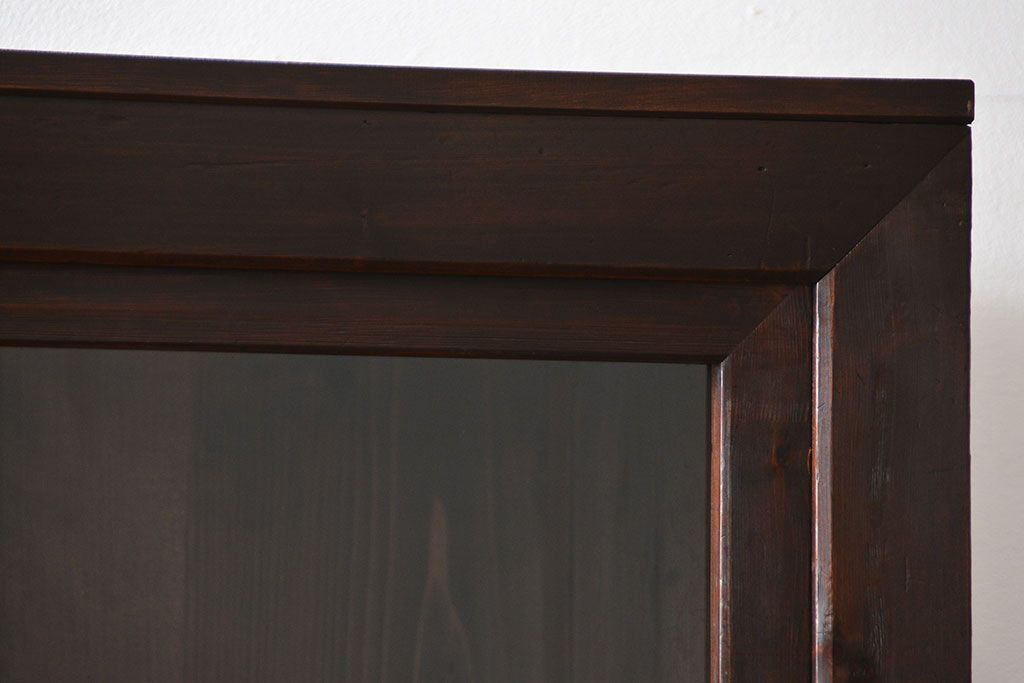 アンティーク家具　古民具・骨董 太い框組みの大きなガラス収納棚(ガラスケース、食器棚、水屋箪笥)