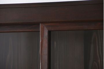 アンティーク家具　古民具・骨董 太い框組みの大きなガラス収納棚(ガラスケース、食器棚、水屋箪笥)