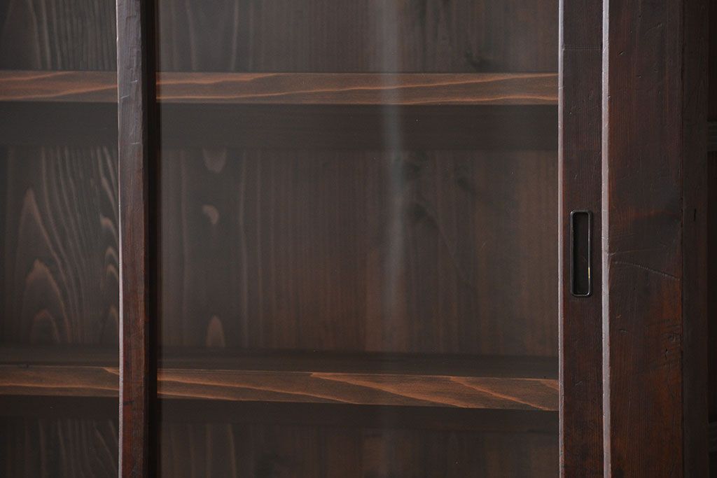 アンティーク家具　古民具・骨董 太い框組みの大きなガラス収納棚(ガラスケース、食器棚、水屋箪笥)