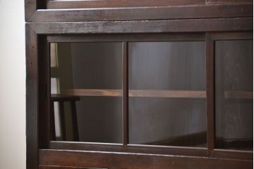 アンティーク家具　古民具・骨董 太い框組みの大きなガラス収納棚(ガラスケース、食器棚、水屋箪笥)