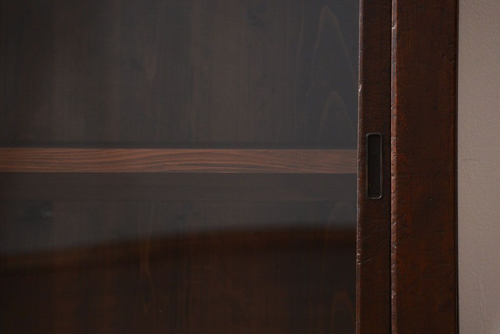 アンティーク家具　古民具・骨董 太い框組みの大きなガラス収納棚(ガラスケース、食器棚、水屋箪笥)