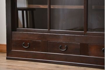 アンティーク家具　古民具・骨董 太い框組みの大きなガラス収納棚(ガラスケース、食器棚、水屋箪笥)