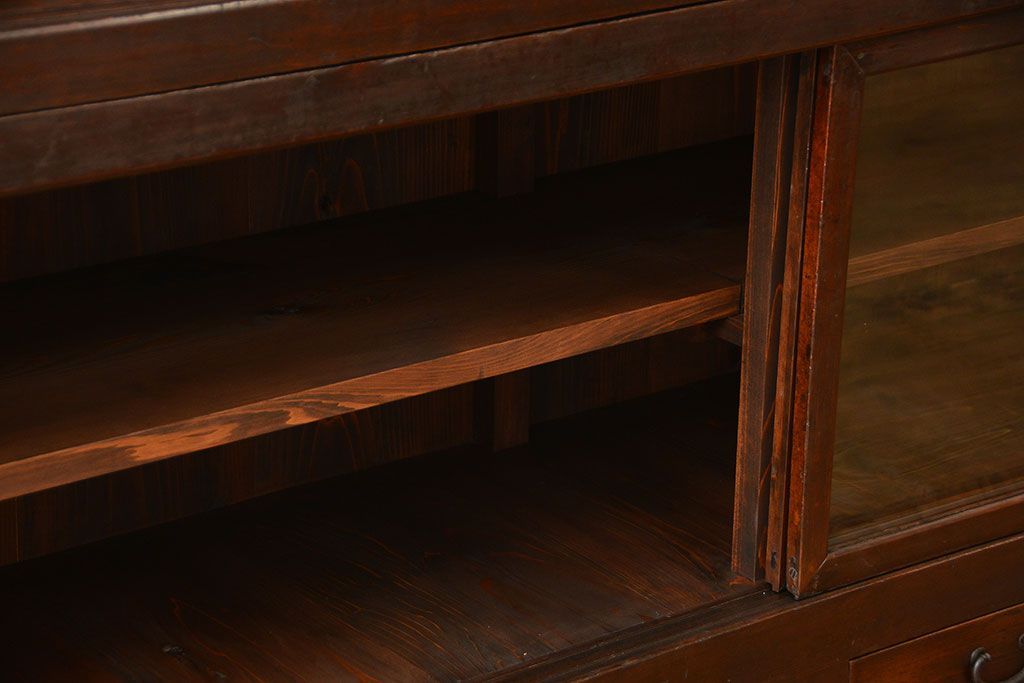 アンティーク家具　古民具・骨董 太い框組みの大きなガラス収納棚(ガラスケース、食器棚、水屋箪笥)