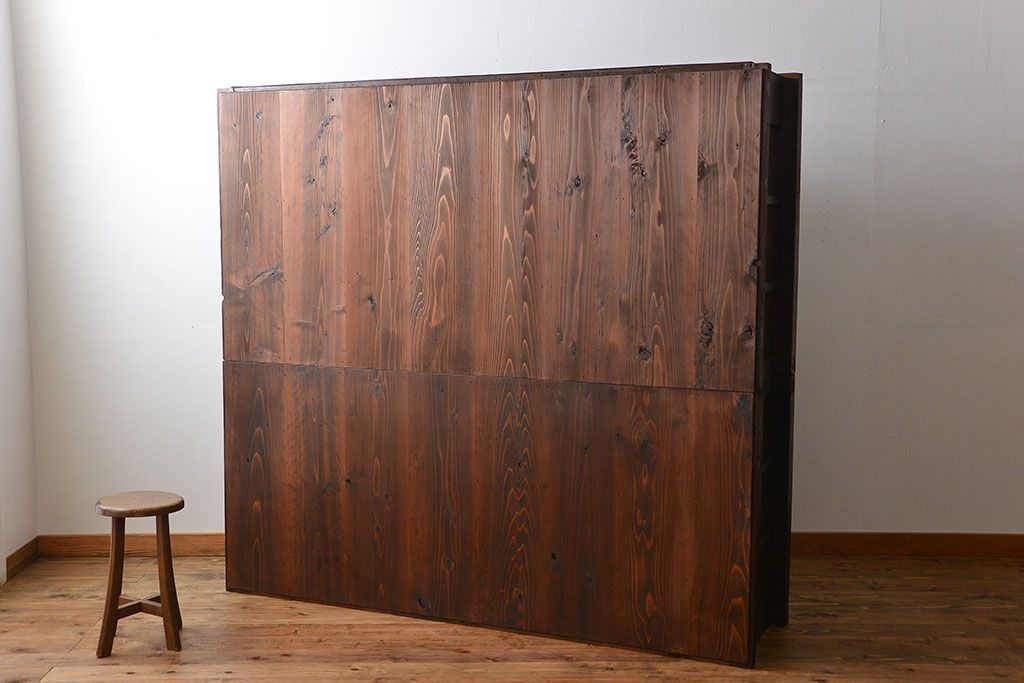 アンティーク家具　古民具・骨董 太い框組みの大きなガラス収納棚(ガラスケース、食器棚、水屋箪笥)