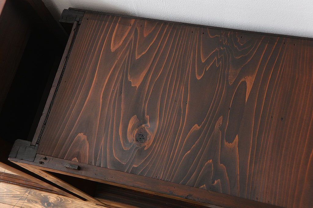 アンティーク家具　古民具・骨董 太い框組みの大きなガラス収納棚(ガラスケース、食器棚、水屋箪笥)