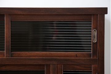 アンティーク家具　アンティーク モールガラス入りの小振りな食器棚(収納棚、茶箪笥)