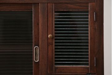 アンティーク家具　アンティーク モールガラス入りの小振りな食器棚(収納棚、茶箪笥)