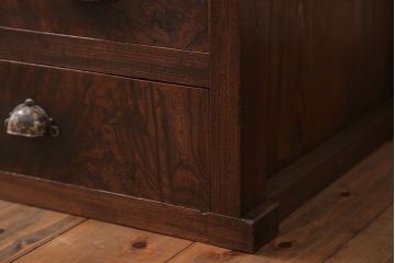 アンティーク家具　アンティーク モールガラス入りの小振りな食器棚(収納棚、茶箪笥)